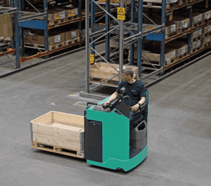 Transpalette électrique à conducteur assis