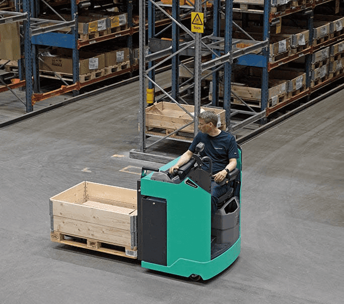 Transpalette électrique à conducteur assis