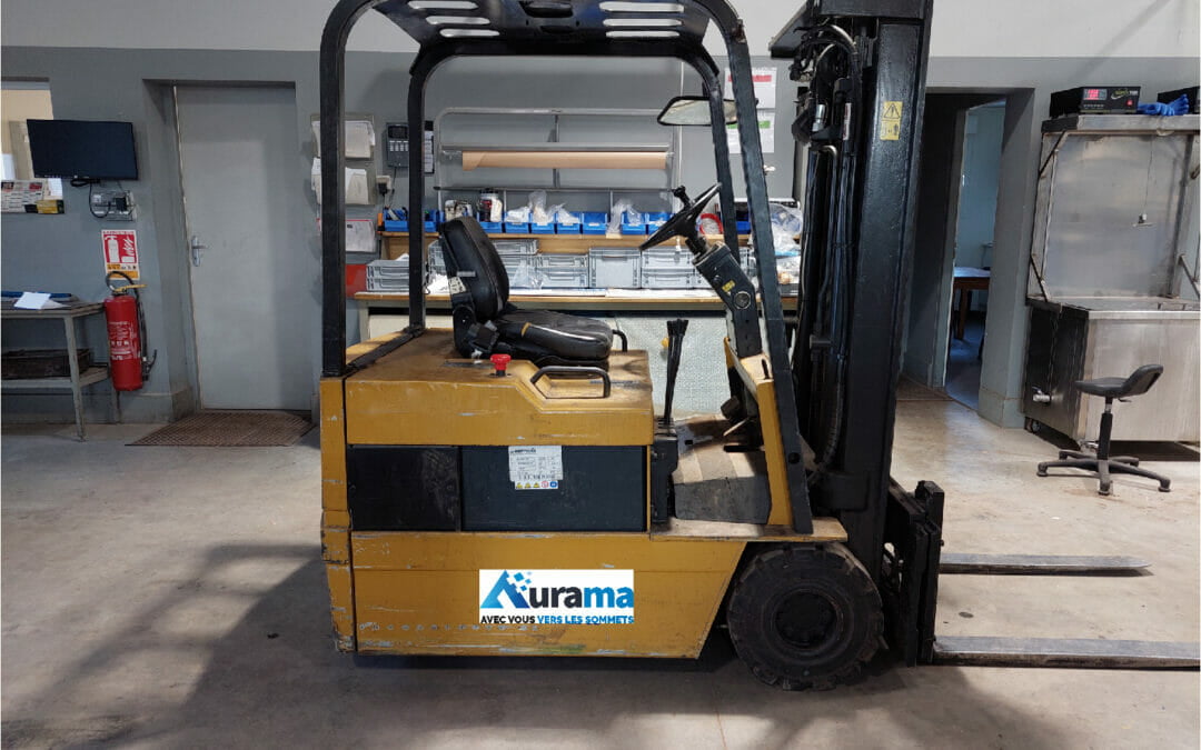 Chariot élévateur électrique d’occasion CATERPILLAR F30