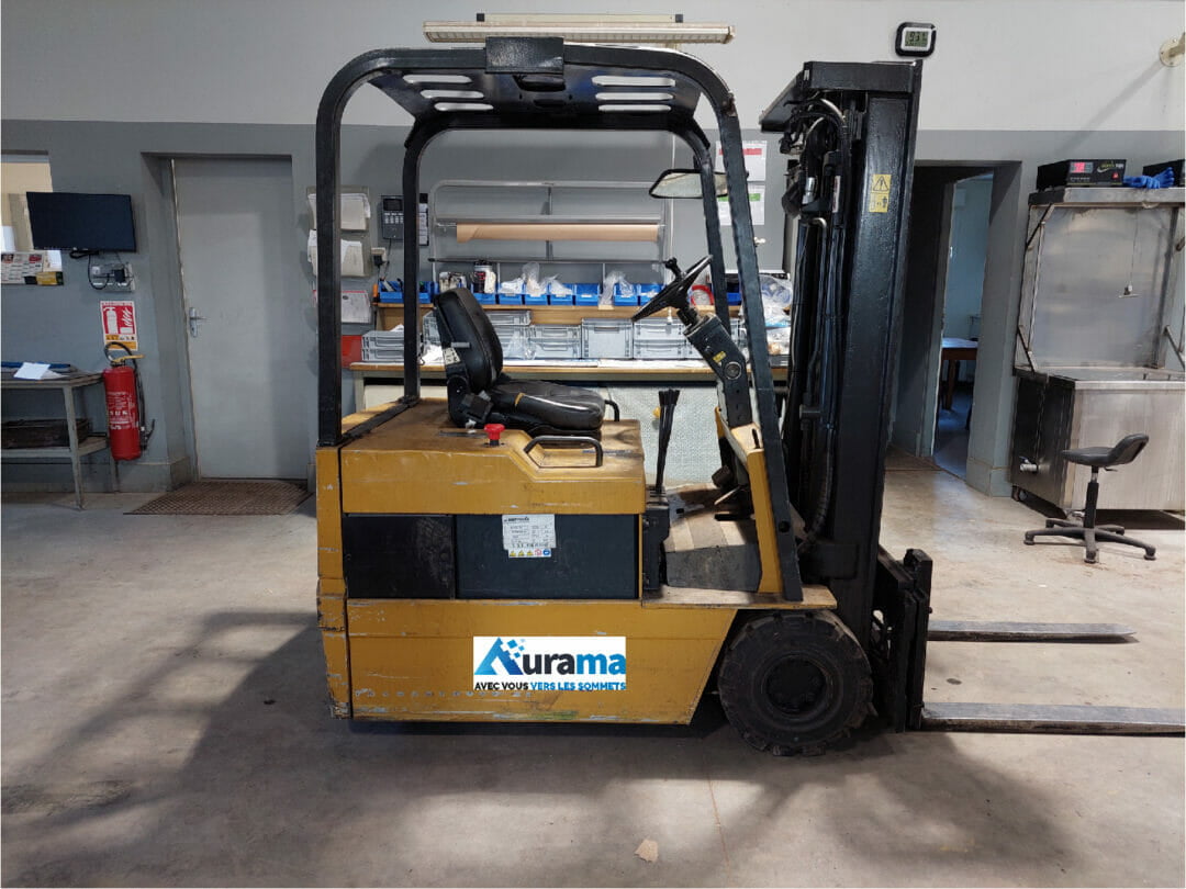 Chariot élévateur électrique d’occasion CATERPILLAR F30