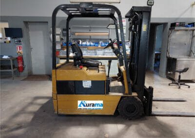 Chariot élévateur électrique d’occasion CATERPILLAR F30
