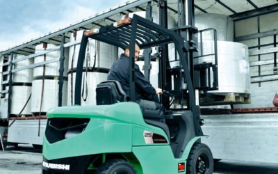 Dois-je passer à l’électrique ? Les avantages des chariots élévateurs électriques